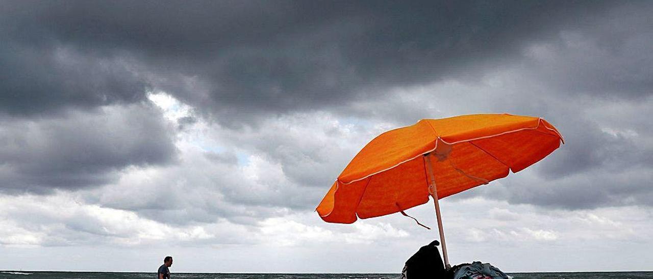 El Golfo de València alcanza ya  los 25º C y crece el riesgo de lluvias intensas propias del mar tropical