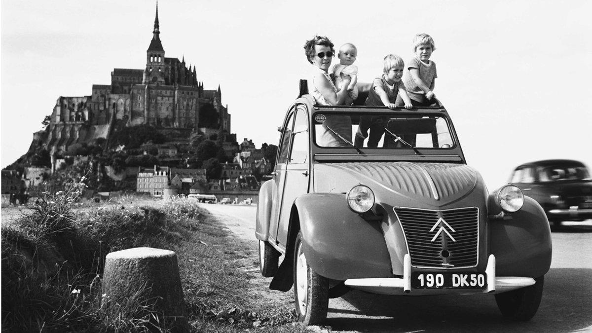 Un Citroën 2CV, un coche made in Spain.