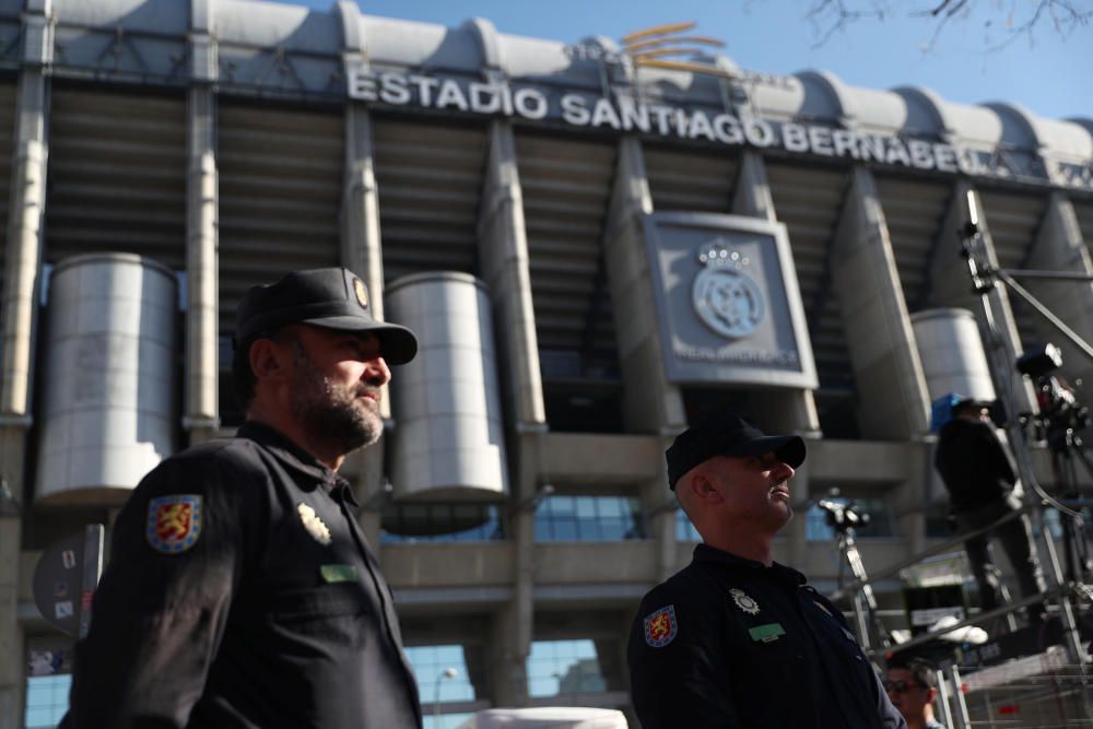 Las aficiones de River y Boca llenan Madrid