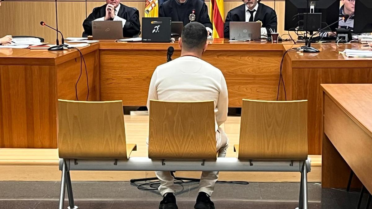 El condenado por el robo violento en una casa de València durante el juicio celebrado este jueves.