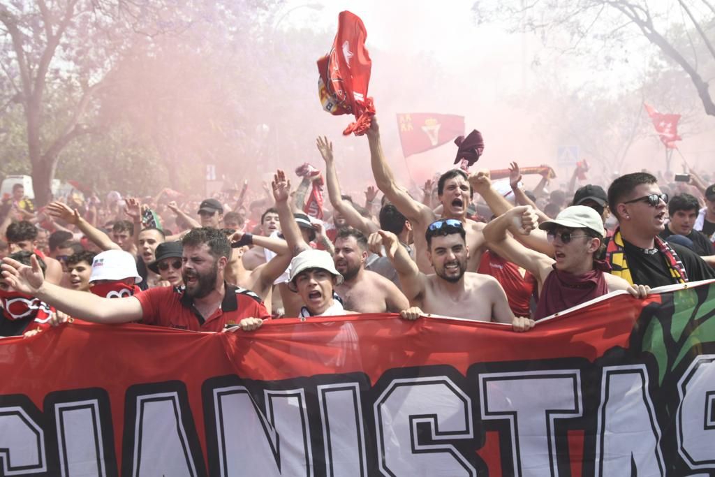 Ambiente y recibimiento a los jugadores antes del Peña Deportiva - Real Murcia