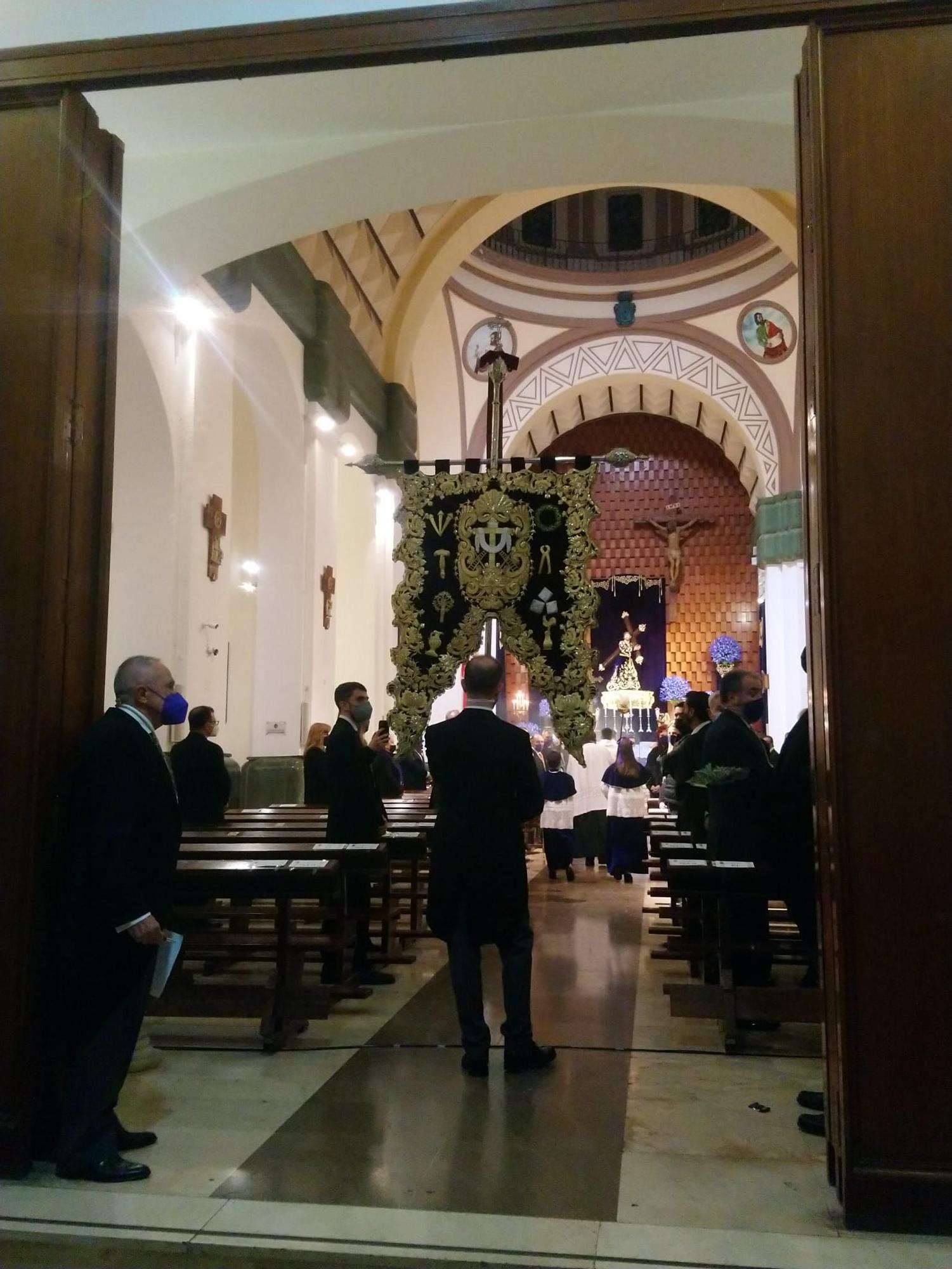 Entrada a la iglesia de Santo Domingo en el acto del Miserere