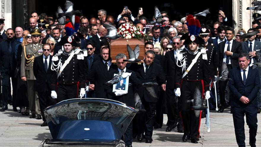 La Italia de Berlusconi le &#039;beatifica&#039; con un funeral de Estado