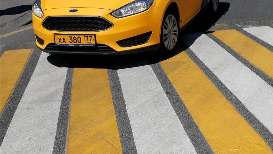 Ocho heridos al arrollar un taxi a la multitud junto a Plaza Roja de Moscú