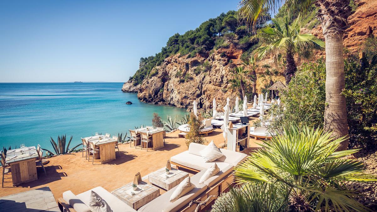 Amante Ibiza es uno de los restaurantes más espectaculares frente al mar en Ibiza.