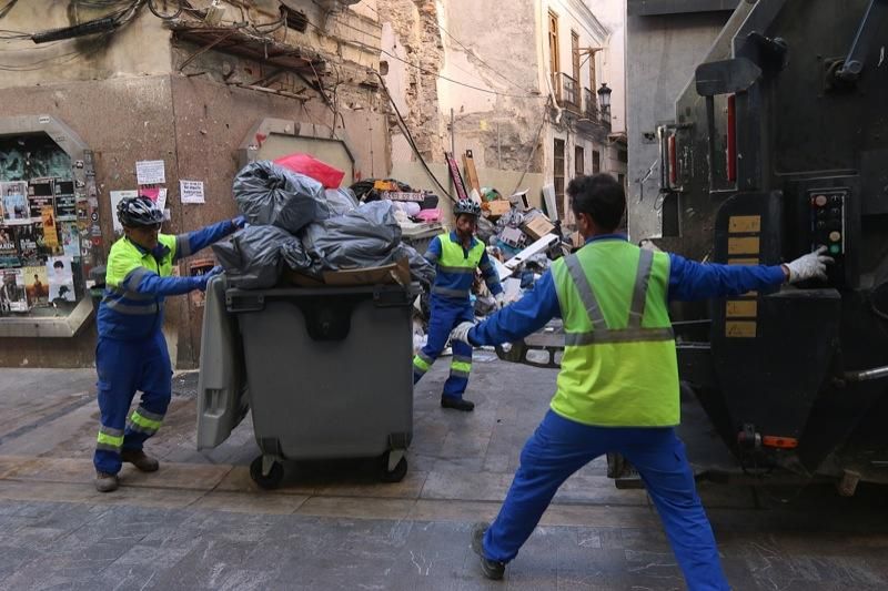 Limasa ya recoge la basura del centro de Málaga