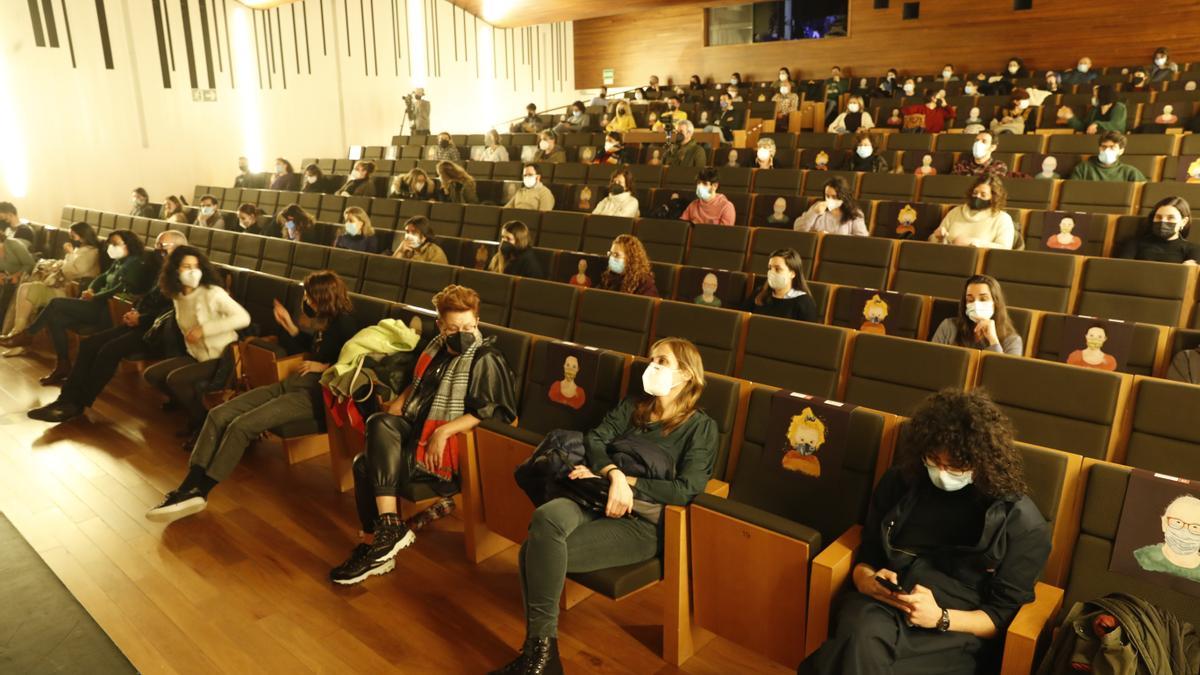 Público asistentes a una representación teatral.