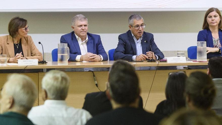 El delegado del Gobierno, José Vélez, junto al secretario de Estado, Hugo Morán, en octubre en Cartagena.