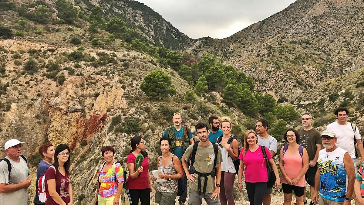Visita a la sierra de los alumnos del curso de verano de la UMH dedicado a Jiménez de Cisneros. | INFORMACIÓN