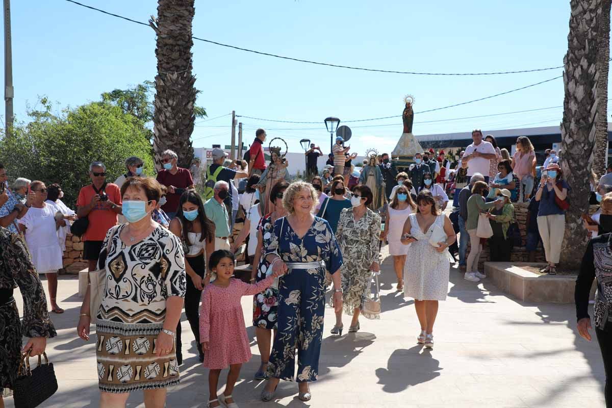 Misa, procesión y 'ball pagès' en el Pilar de la Mola