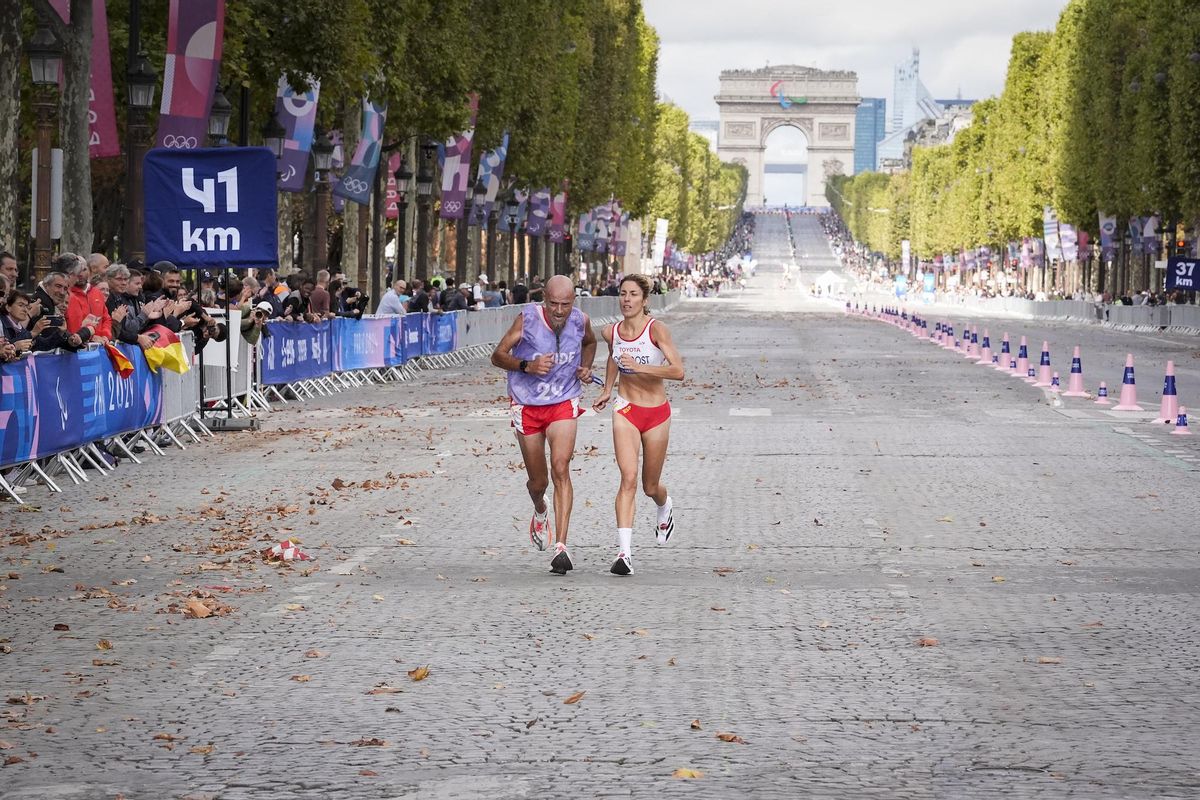 Elena Congost y su guía Mia Carol, medalla de bronce en el maratón.