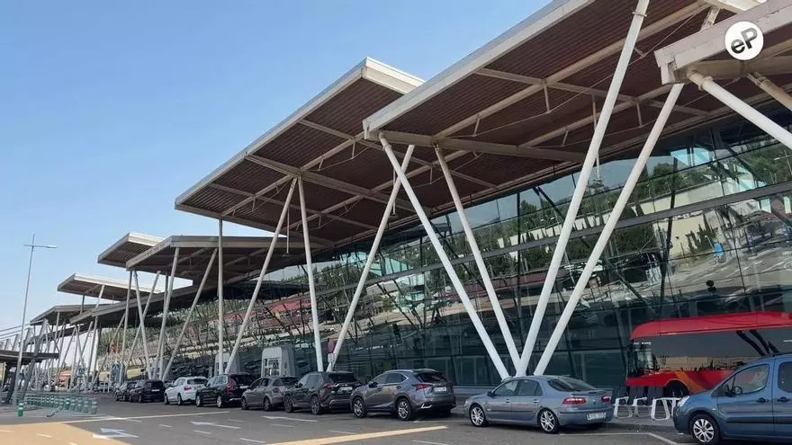 Así cambia el Aeropuerto de Zaragoza: más líneas de seguridad, una nueva cafetería y mejoras en el control de pasaportes