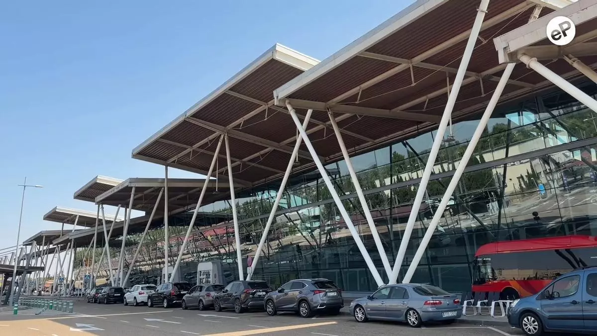 Así cambia el Aeropuerto de Zaragoza: más líneas de seguridad, una nueva cafetería y mejoras en el control de pasaportes