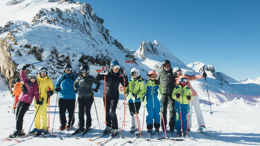 En imágenes | El esquí, una de las alternativas de los aragoneses para arrancar el 2024
