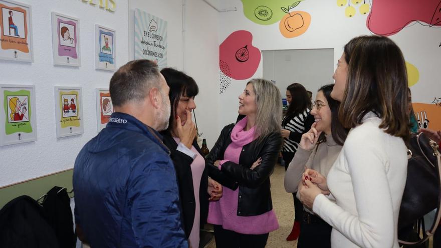 Mari Carmen Moreno y Elena Casado, alcaldesa y edil de Educación, acudieron a la inauguración. | AYTO. ÁGUILAS