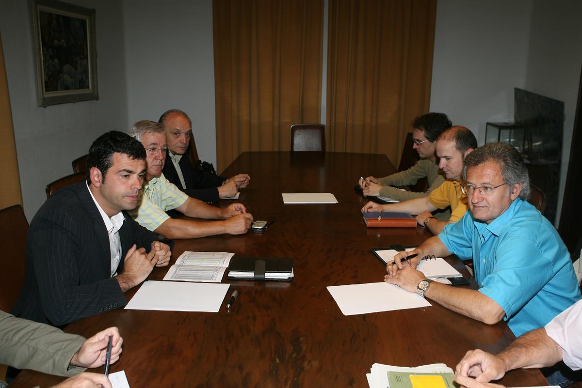 Els grups municipals de CiU i ERC, amb Santi Vila i Francesc Canet, el juny de 2007
