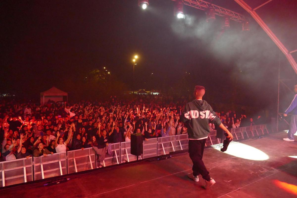 Flaix FM i Lia Jensen omplen la primera nit de Barraques al Rampell
