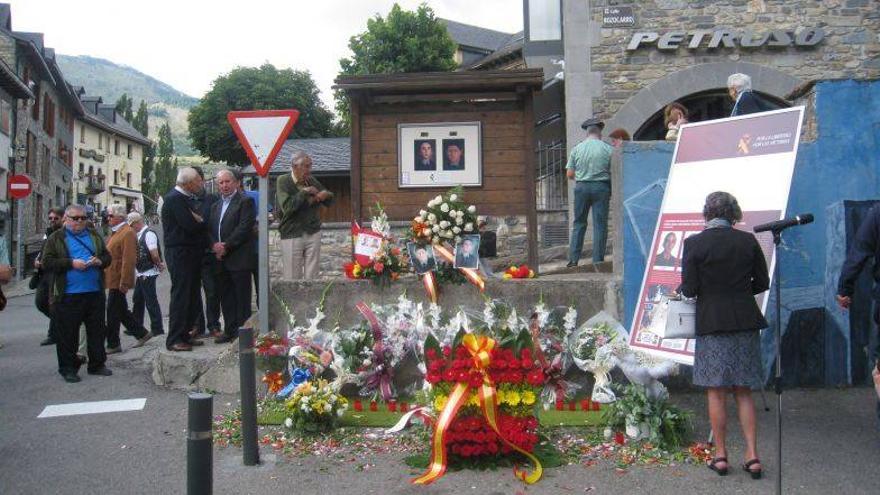 La villa homenajea a los dos agentes asesinados por ETA en el año 2000