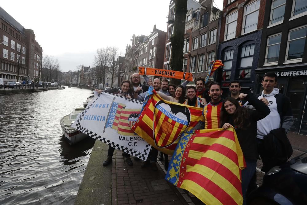 La afición del Valencia CF invade Ámsterdam