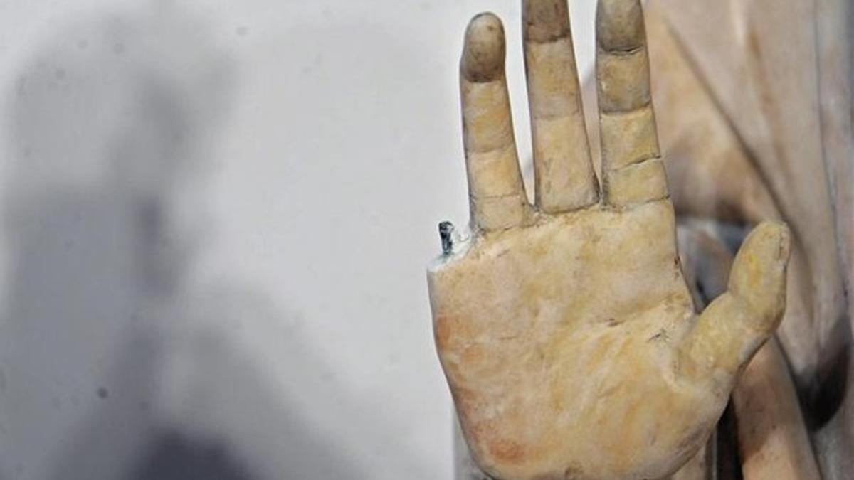 El dedo roto de la Virgen del Museo del Duomo de Florencia.