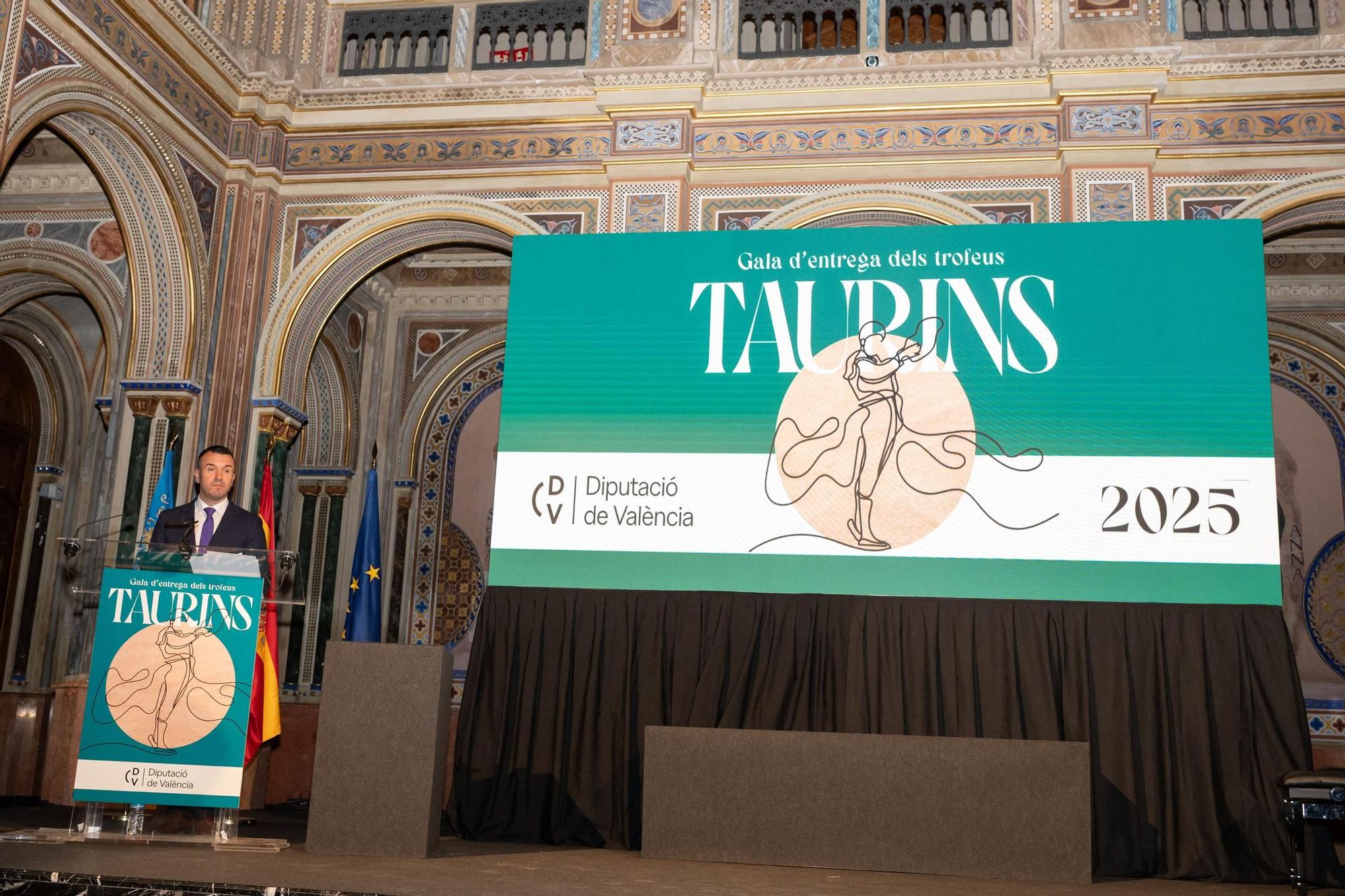 La gala de los premios taurinos de la Diputación de Valencia con Roca Rey, en imágenes