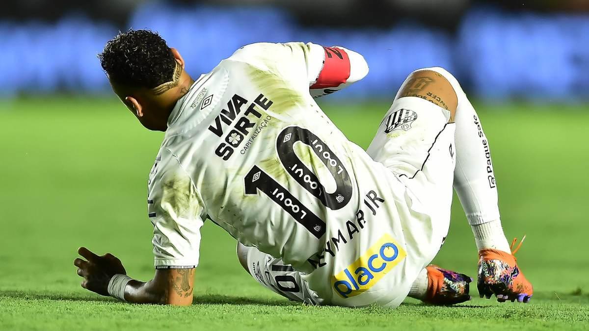 Neymar Jr. ha sido convodado por Brasil proque juega regularmente con el Santos