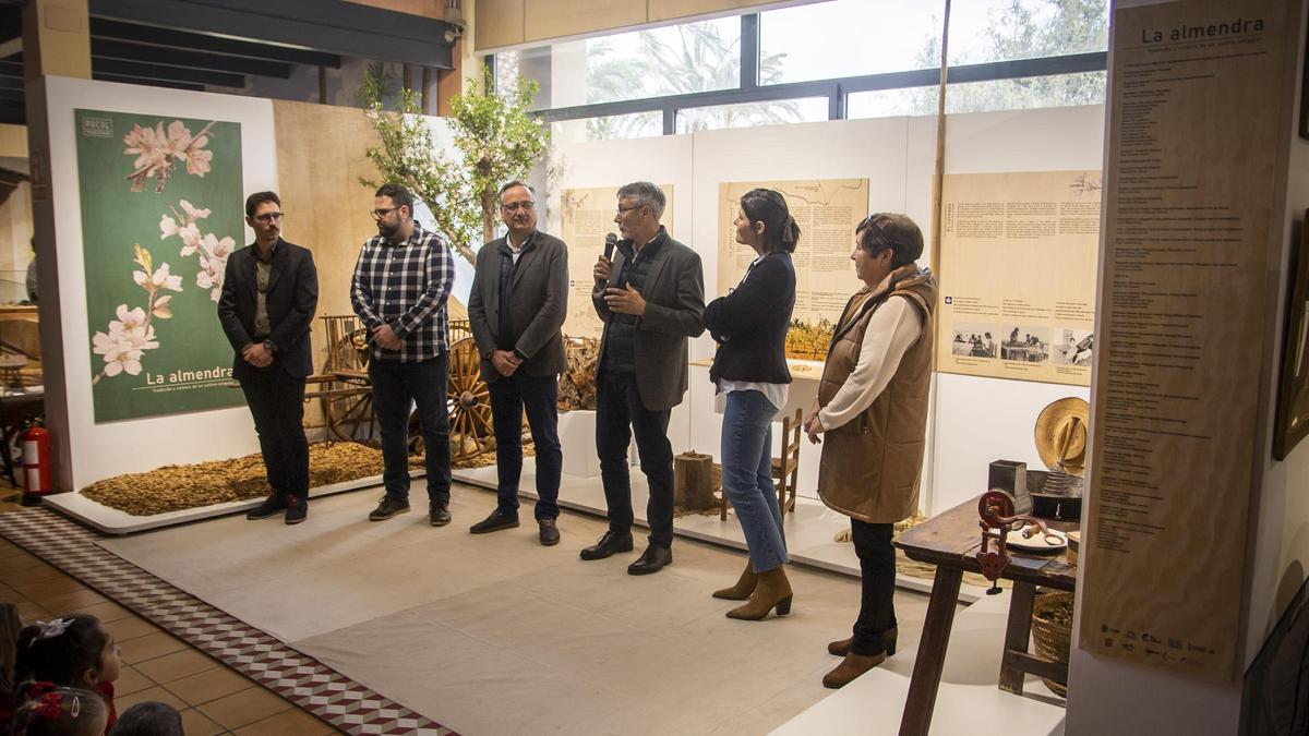 Presentación de la exposición sobre la almendra en el Museo de Pusol de Elche