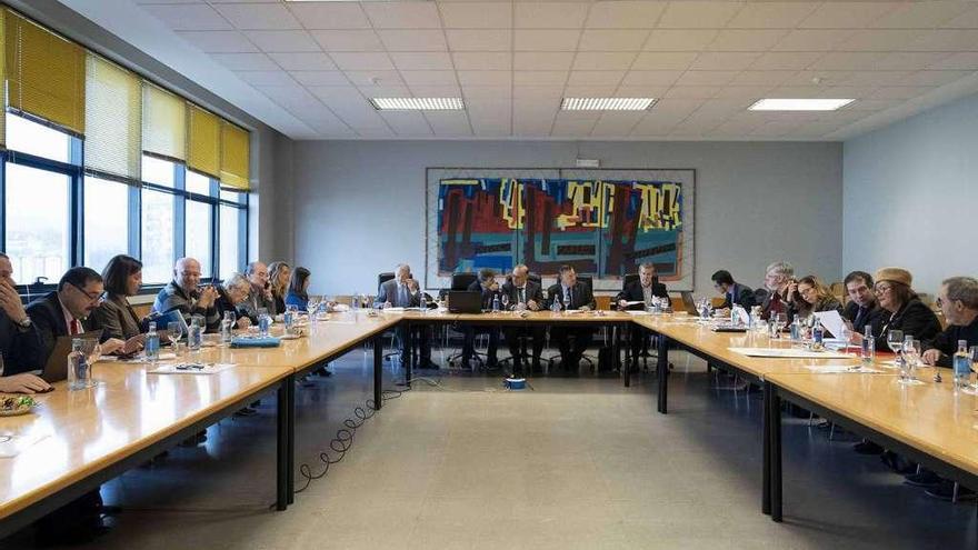 Reunión del Consello Social de la Universidad de Vigo, que tuvo lugar en el edificio Politécnico del campus de Ourense. // Enzo Sarmiento