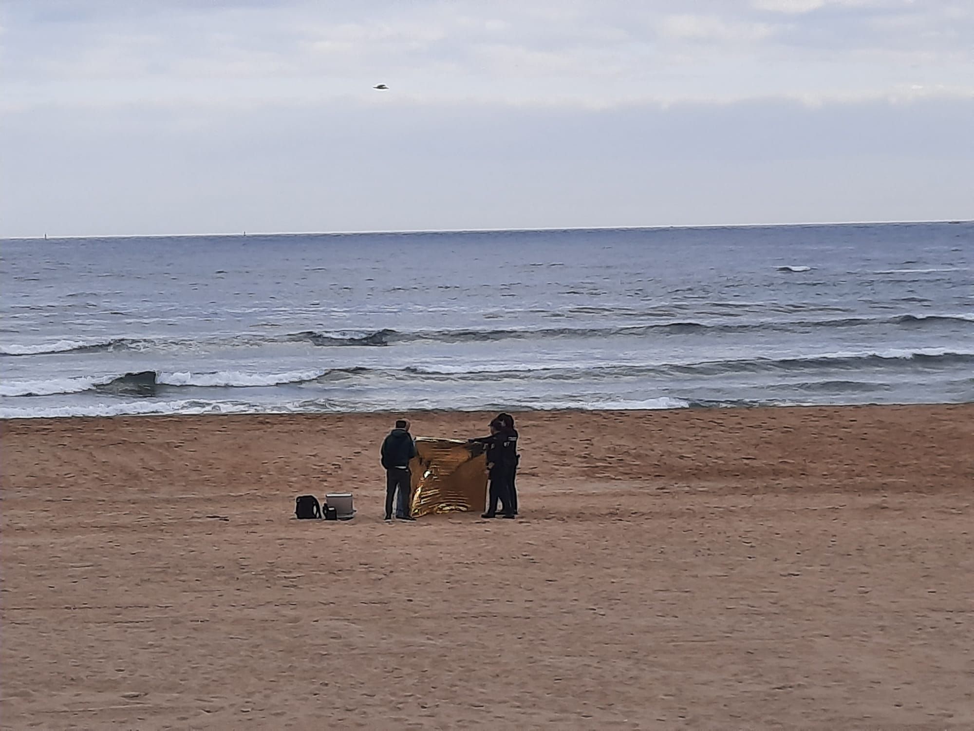 Hallan un cadáver en la playa de San Lorenzo