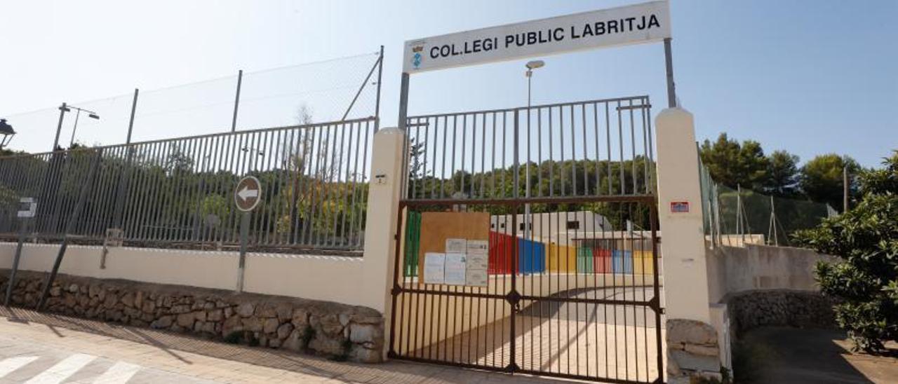 Entrada del colegio Labritja, en Sant Joan.