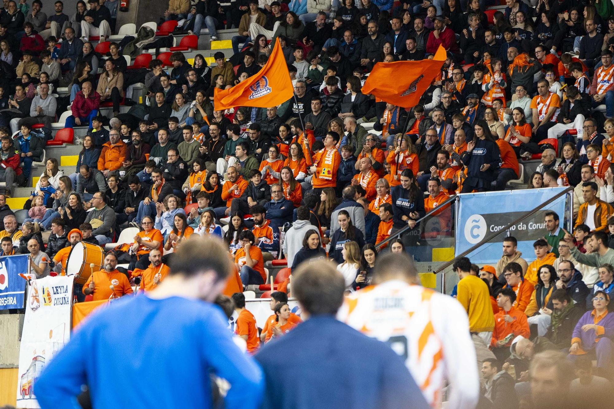 A Coruña respira naranja con el Leyma