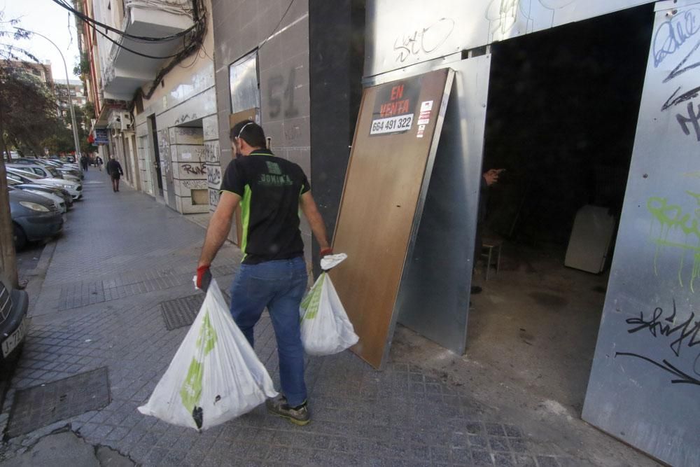 Desalojado tras seis años con okupas un edificio en Antonio Maura