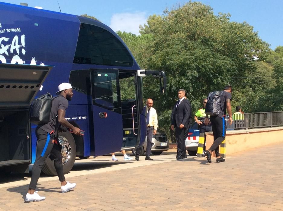 Arribada del Barça a l''hotel de conentració a Girona