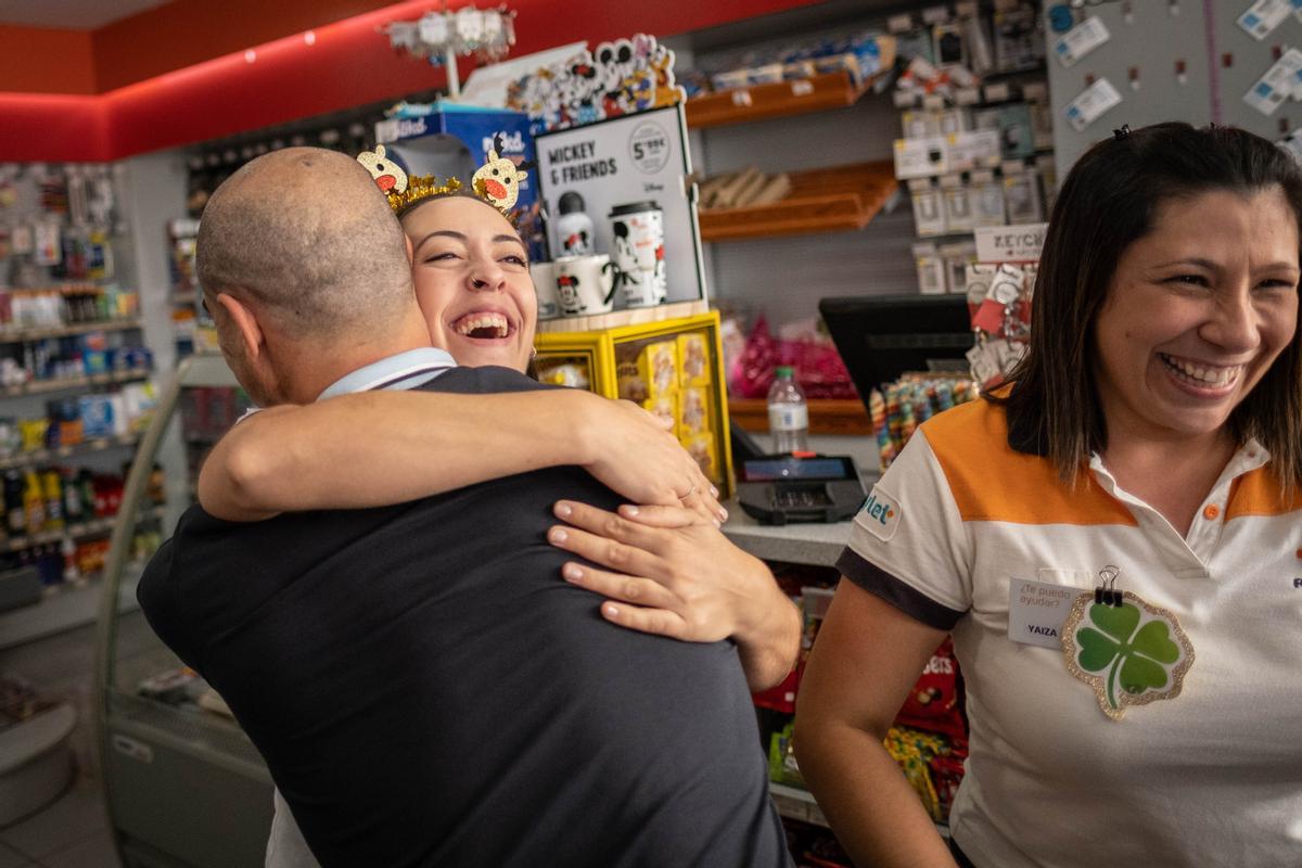 Celebración del Gordo en la gasolinera de Granadilla