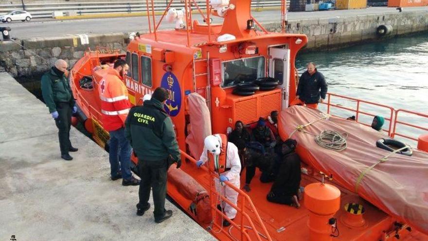 La embarcación rescatada en Águilas.