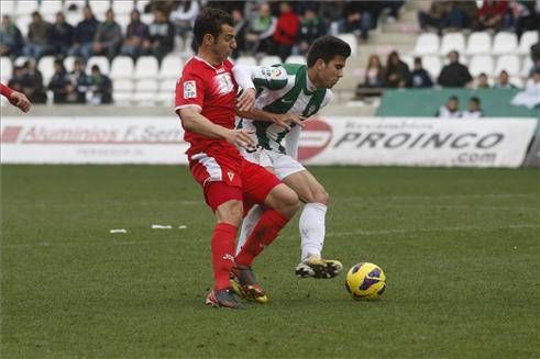 El Córdoba golea al Murcia (5-0)