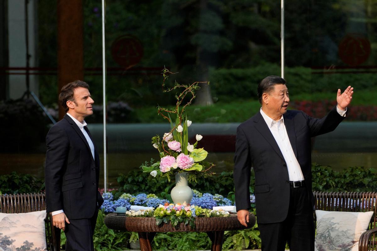 Xi Jinping ofrece la ceremonia del té a Macron en el final de su gira por China