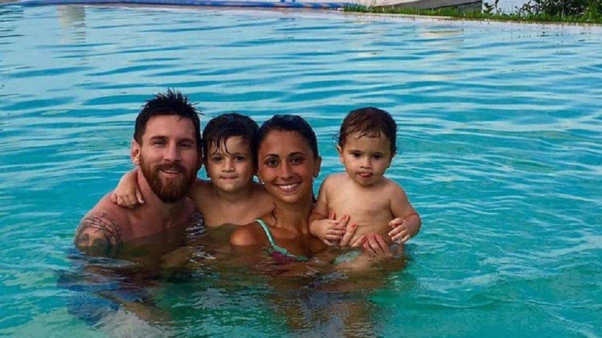 Antonella Roccuzzo disfruta del 'Aquàrium de Barcelona' con sus hijos | Bekia