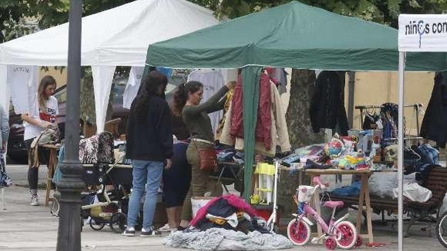 Mercadillo con sabor a hip hop y solidaridad en el Nodo