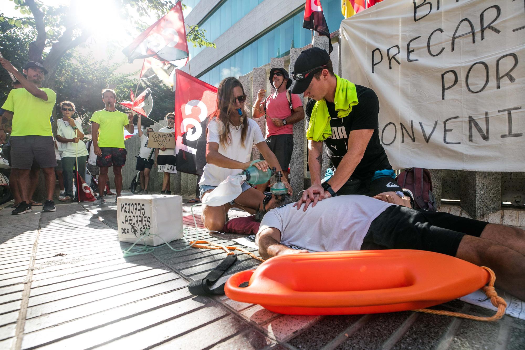 Los socorristas de Ibiza piden auxilio