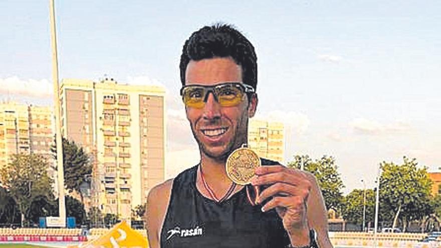 Joan Munar con la medalla de oro.