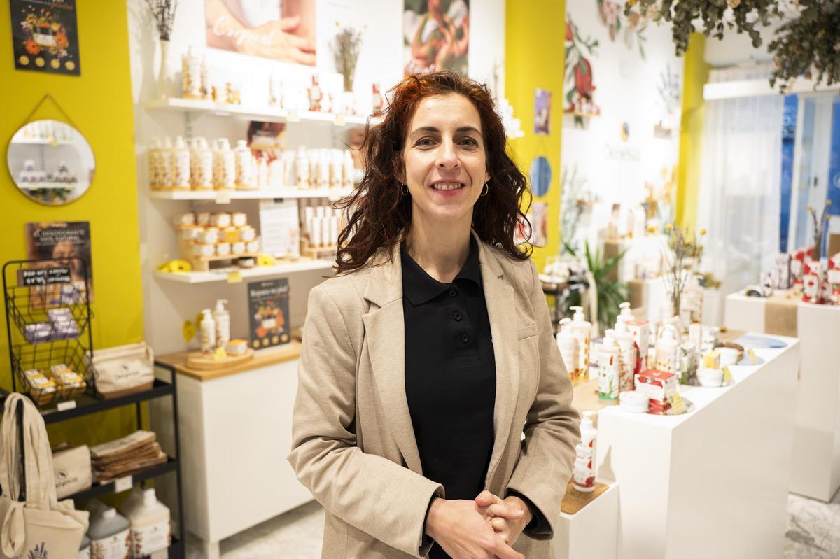 Sara Villegas, propietaria de la tienda de cosmética natural ecológica Dehesia.
