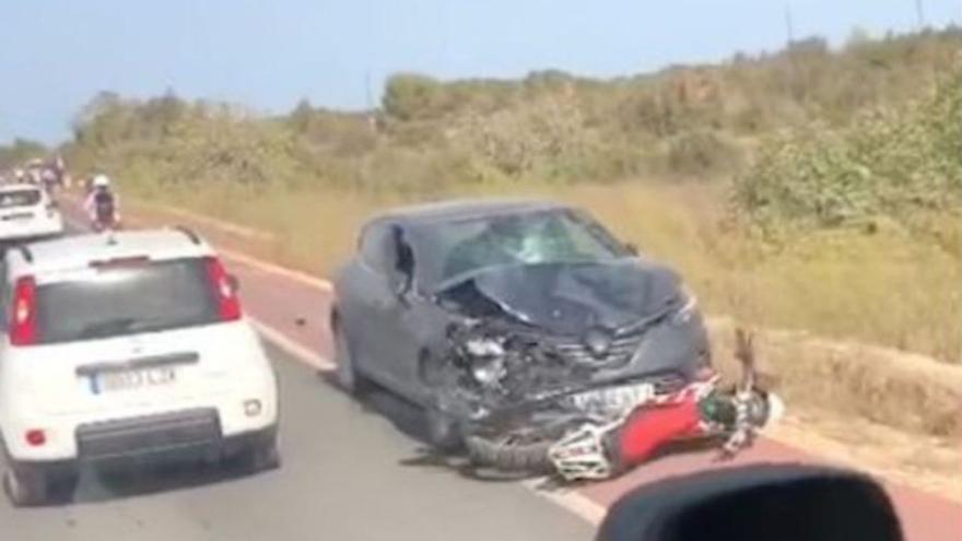 Un motorista de 16 años, en estado crítico tras un choque frontal con un coche en Formentera