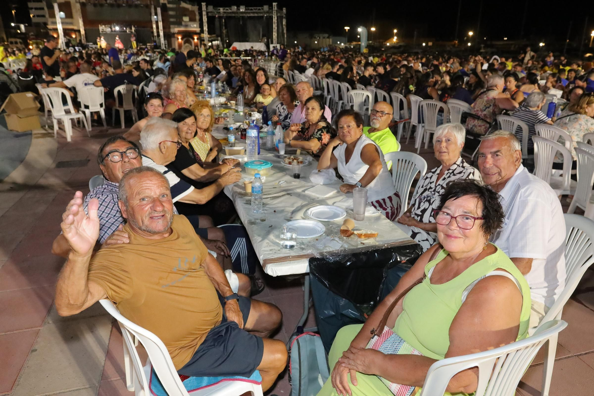 Sopar de pa i porta en las fiestas de Sant Pere del Grau de Castelló