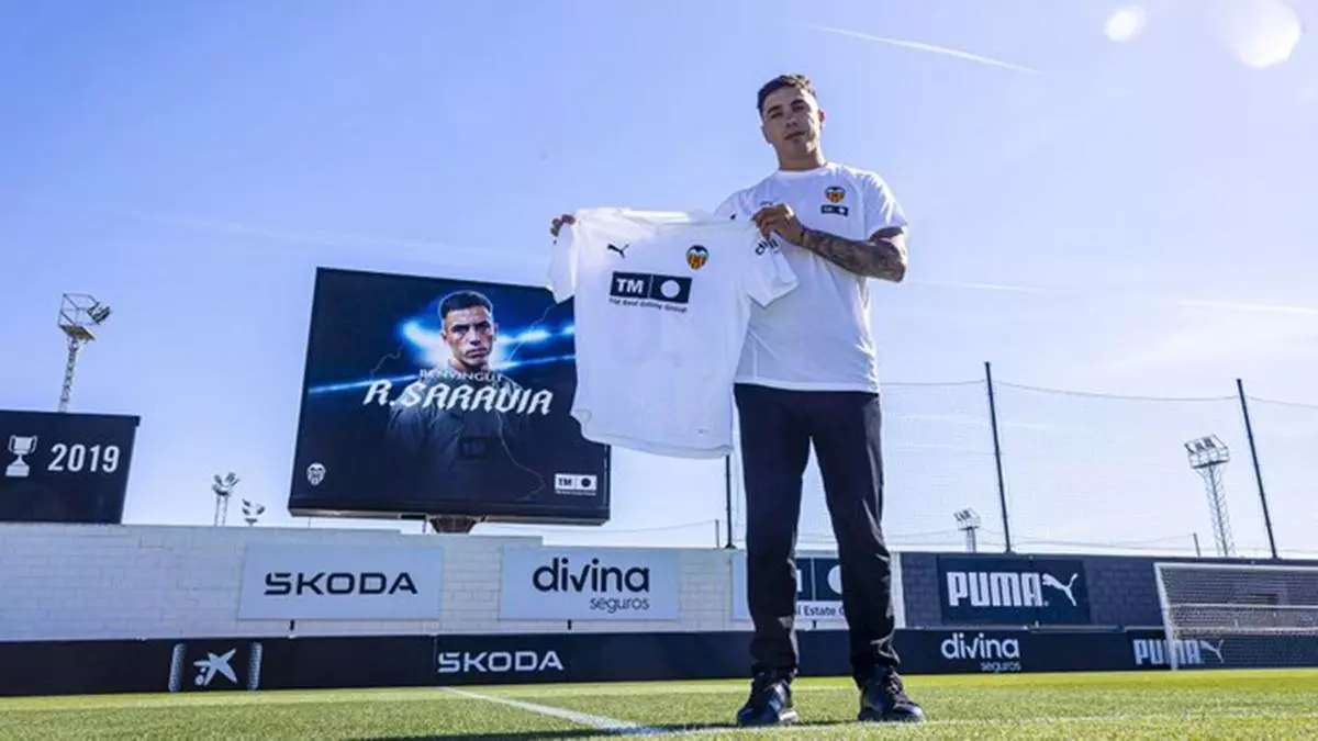 Renzo Saravia ha llegado al Valencia CF como agente libre