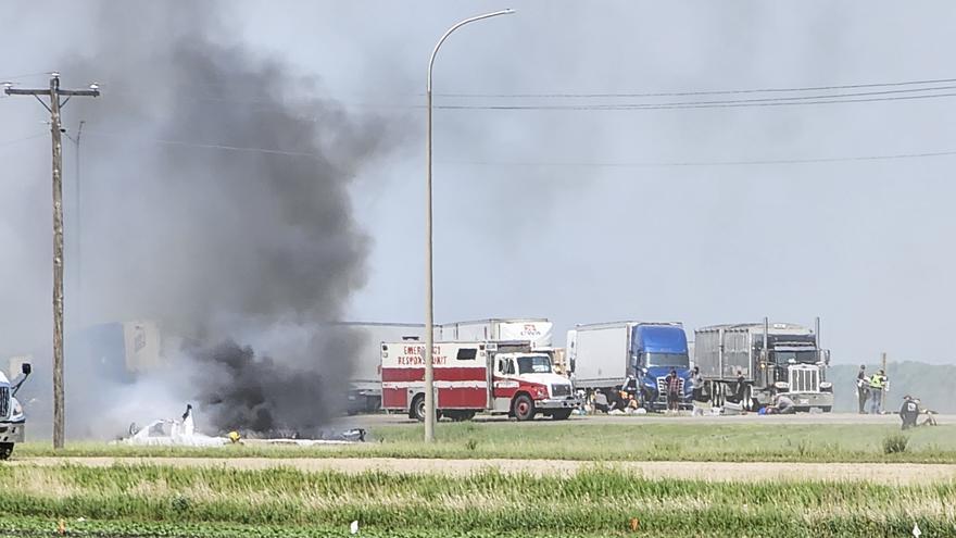 Quinze morts en un tràgic accident de trànsit entre un bus i un camió al Canadà