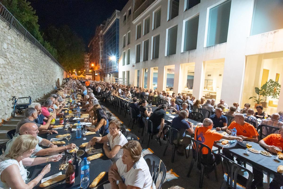 Multitudinaria cena de mayores en Ontinyent.