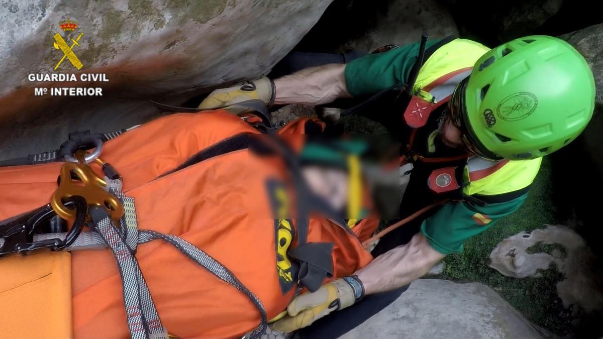 Die Retter brachten die Frau per Helikotper ins Krankenhaus Son Espases.