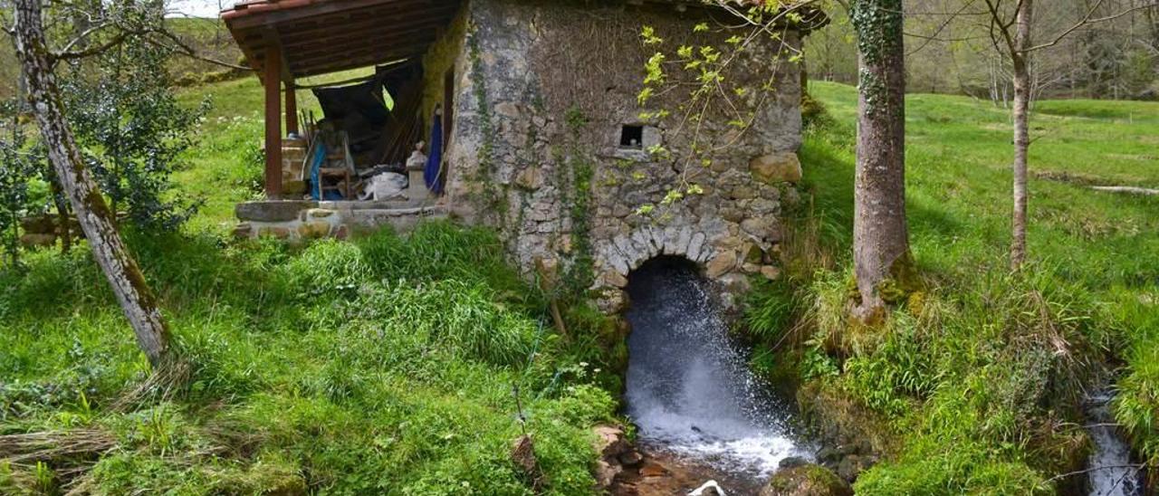 El molín de la Teyera, en Huexes, en la parroquia de Nevares, concejo de Parres.