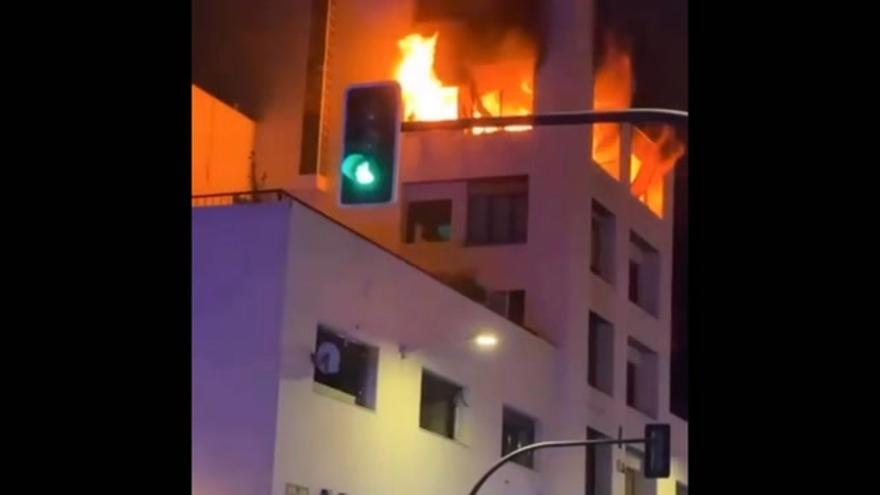 Incendio en una vivienda de la avenida Juan Carlos I de Badajoz